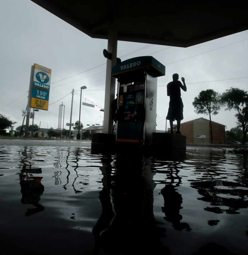 Illustration for article titled These Images From Hurricane Harvey Show Just How Badly Roads Got Flooded
